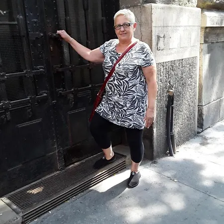 Δωμάτια σε οικογενειακή κατοικία Doris